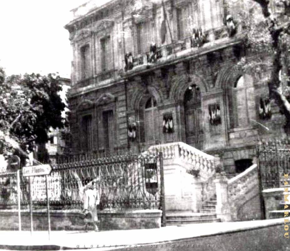 MH b- 059- Place Kleber et prefecture.jpg